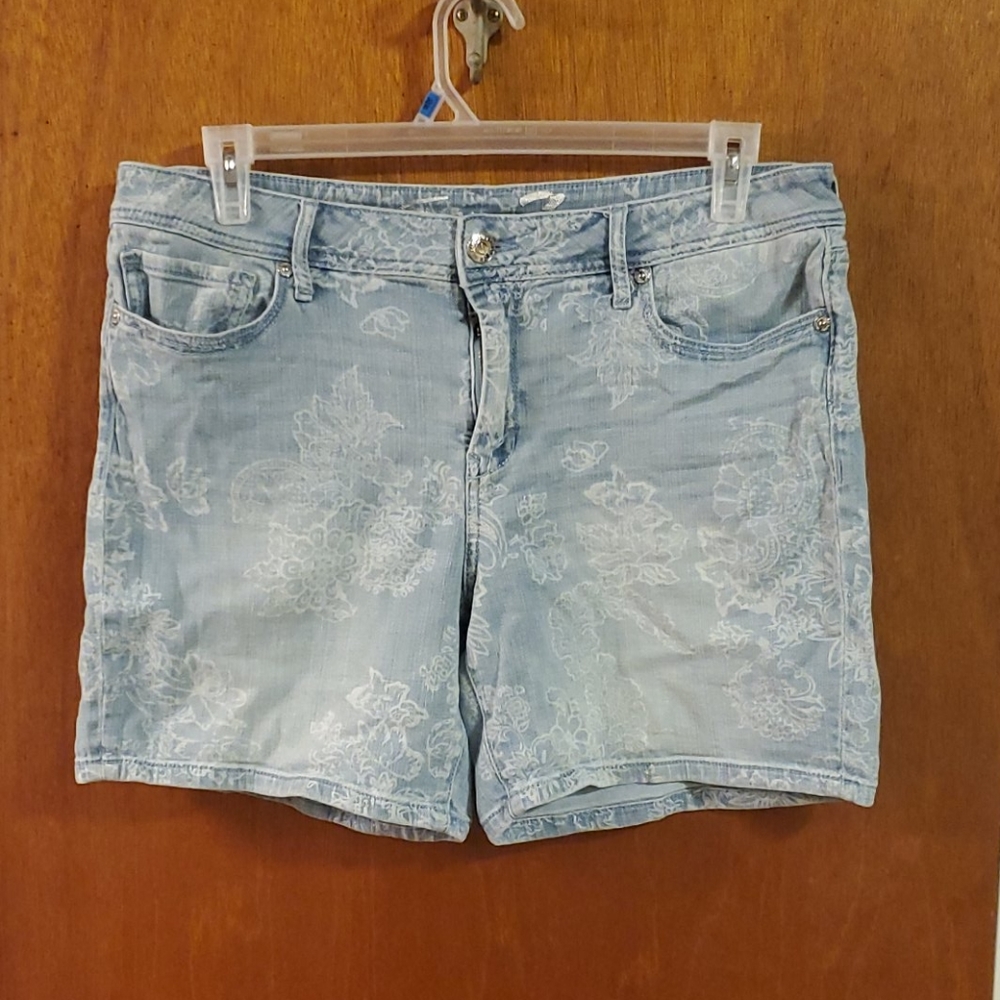 Seven7 Floral printed light blue jean short 16 EUC